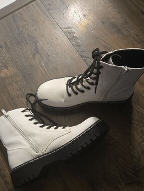 🆕 White Lace-Up Combat Boots for Women 7.5🔥🔥🔥 so Cute!